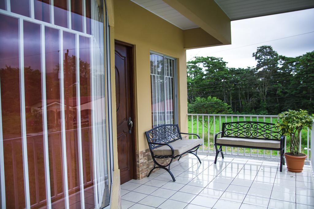 Apartamentos Valle Del Volcan La Fortuna Esterno foto