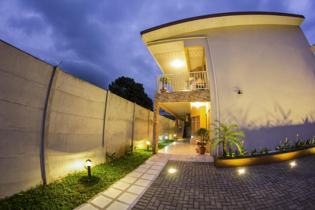 Apartamentos Valle Del Volcan La Fortuna Esterno foto