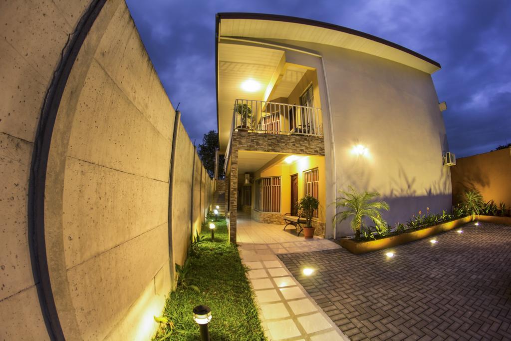 Apartamentos Valle Del Volcan La Fortuna Esterno foto