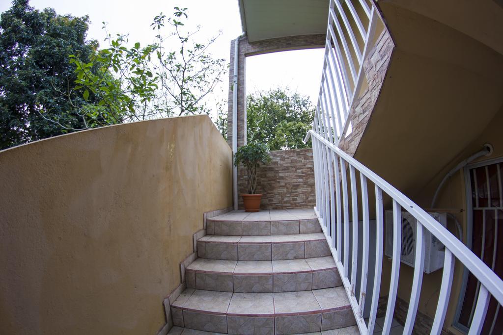 Apartamentos Valle Del Volcan La Fortuna Esterno foto